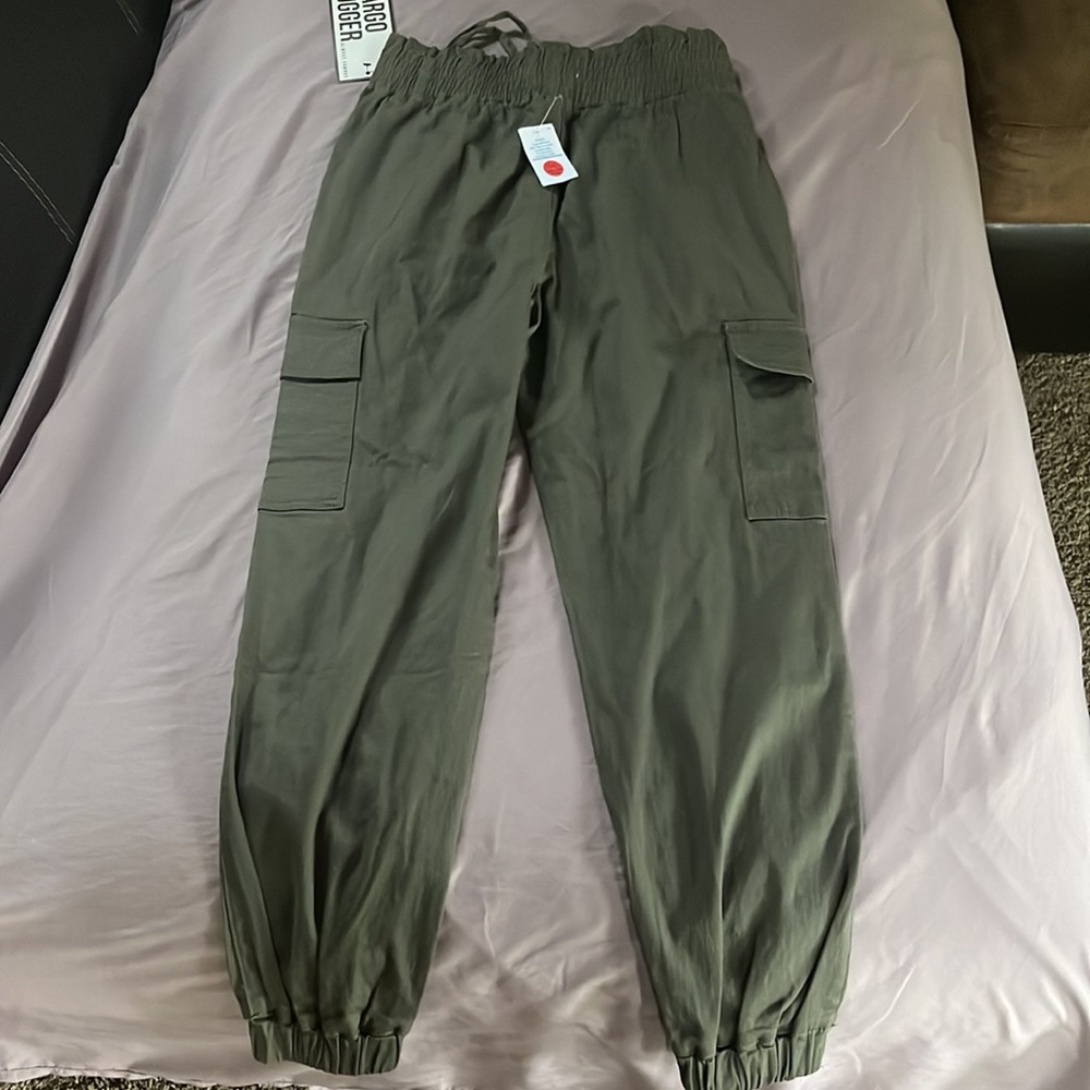 BRAND NEW CARGO JOGGERS - Picture 2 of 4